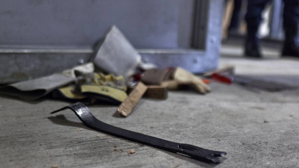 Bei einem Einbruch in eine Schiessanlage in Wittenbach SG in der Nacht auf Sonntag wurde antike Waffen gestohlen. (Symbolbild)