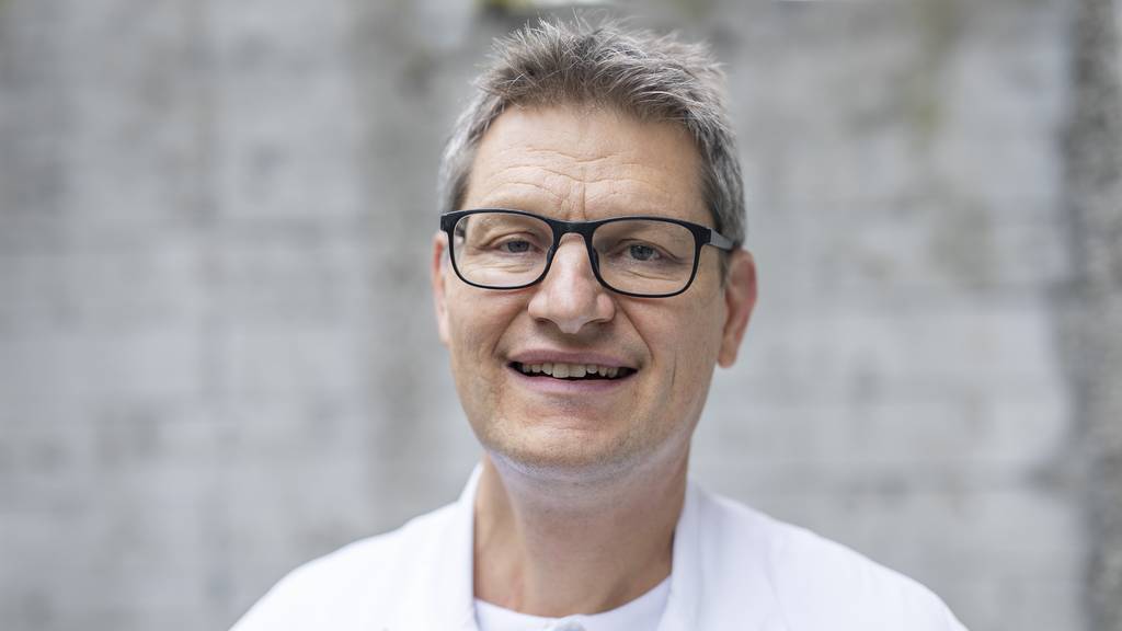 Porträt von Christoph Fux, Chef-Infektiologe am KSA