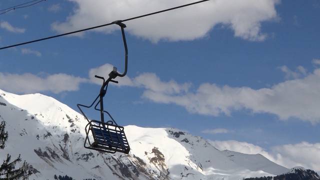 Saaner Bergbahnen hängen in der Luft