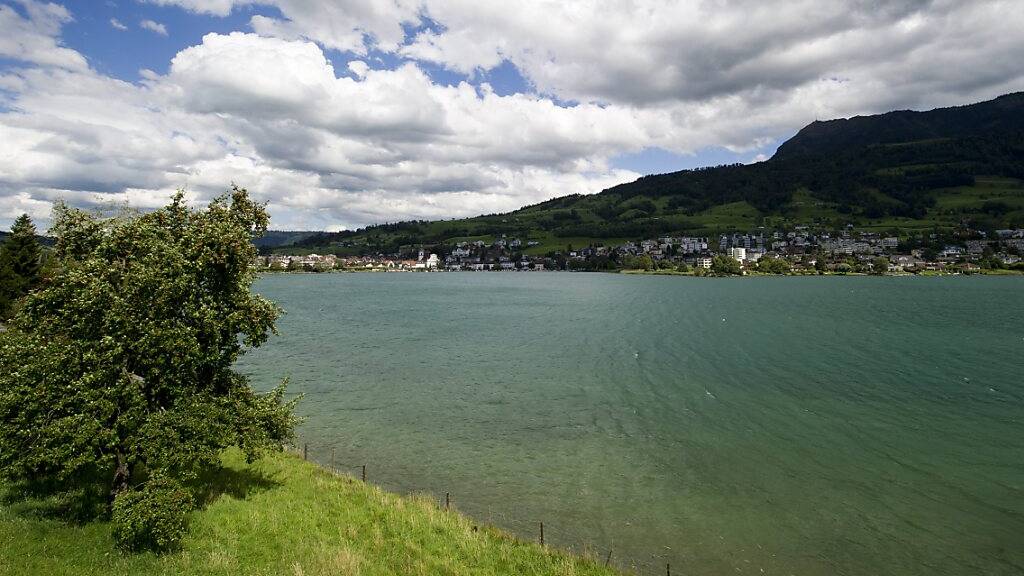 Zentralschweizer Seen werden vom Helikopter aus vermessen