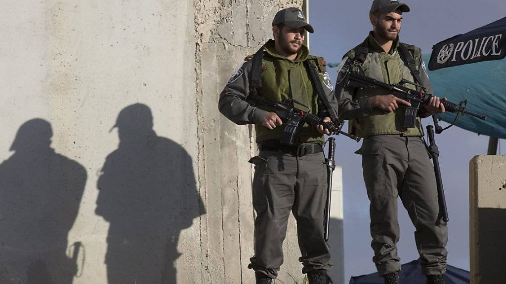 Israelische Soldaten an einem Checkpoint vor Jerusalem.