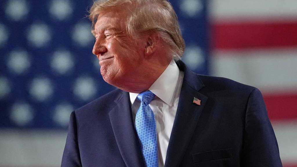 US-Präsident Donald Trump trifft zu einer Wahlkampfveranstaltung in der Crossroads Arena ein. Foto: Jacquelyn Martin/AP/dpa/Archivbild