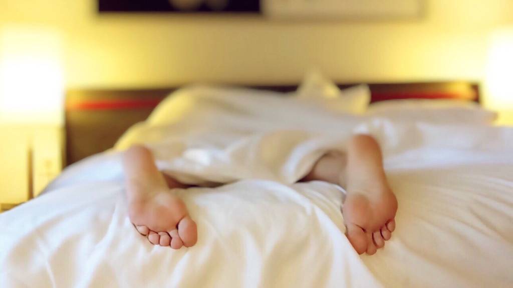 sleeping-1159279_1920