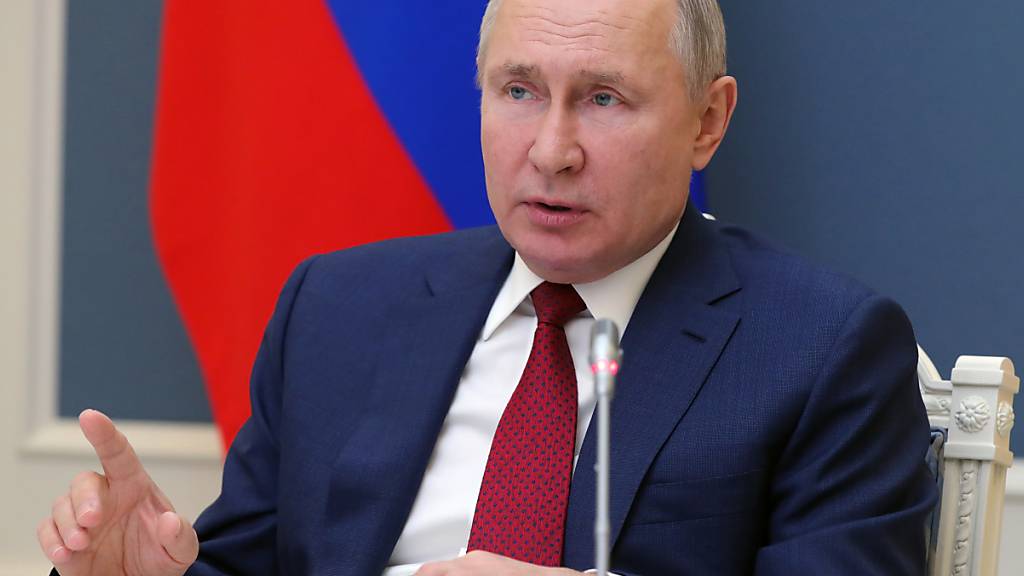Wladimir Putin, Präsident von Russland, spricht während einer Videokonferenz bei der Davos Agenda zu den Teilnehmern des Weltwirtschaftsforums (WEF). Foto: Mikhail Klimentyev/Pool Sputnik Kremlin/AP/dpa