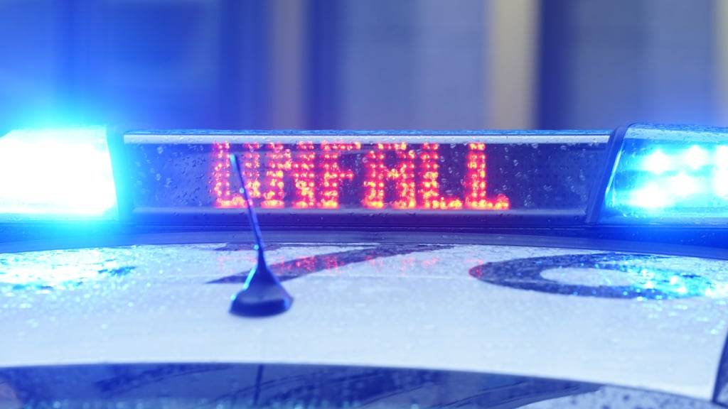 Ein 37-jähriger Mann wurde in Zürich von der Forchbahn erfasst. (Symbolbild)
