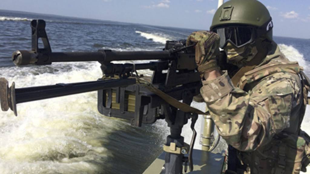 HANDOUT - Die russische Flotte hat ein großes Manöver mit mehr als 20.000 Matrosen gestartet. Foto: Uncredited/Defense Ministry Press Service/AP/dpa