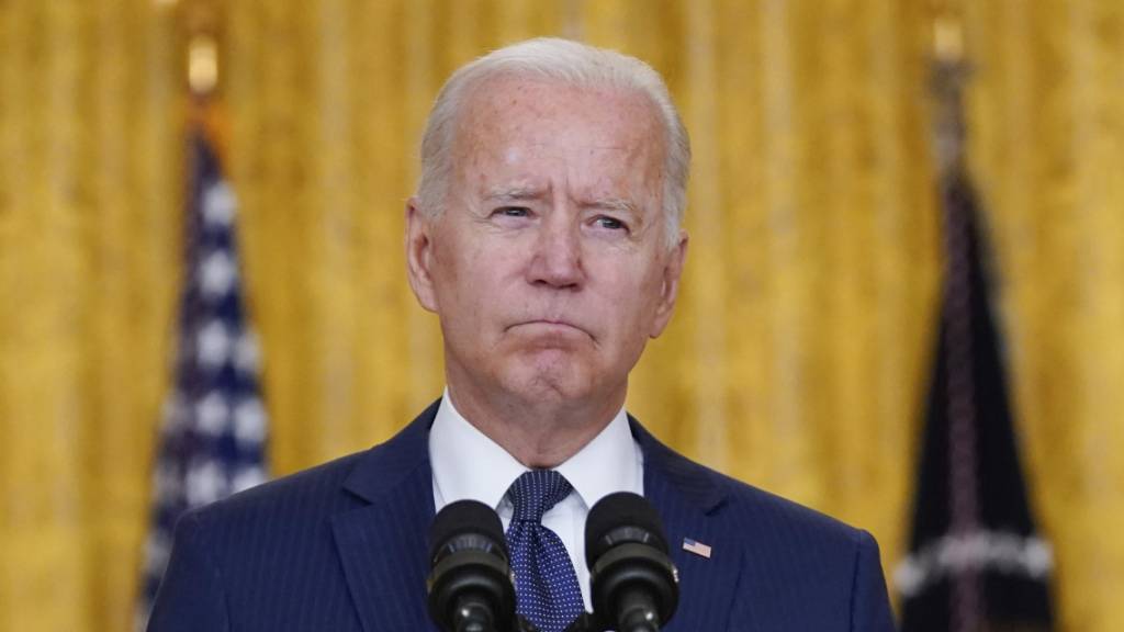 US-Präsident Joe Biden ballt die Fäuste.