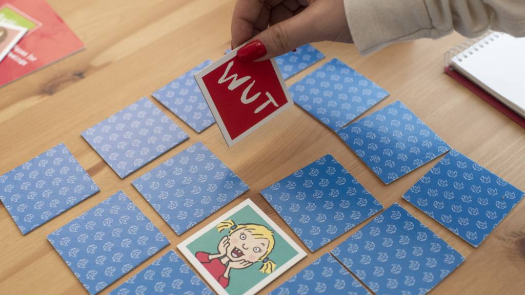Mädchen und junge Frauen sind weiterhin besonders häufig in Behandlung wegen psychischer Erkrankungen - im ambulanten Bereich haben aber die Kosten der Jungen erstmals stärker zugenommen. (Symbolbild)