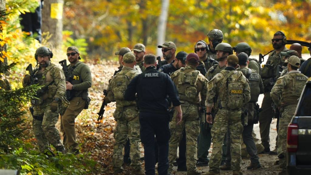 Die Polizei im US-Bundesstaat Maine ist mit einem Großaufgebot im Einsatz. Foto: Matt Rourke/AP/dpa
