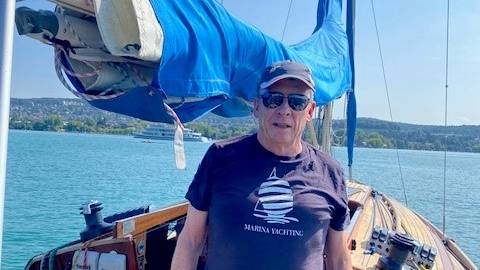 Freche Schwimmer toben sich auf Zürichsee-Booten aus