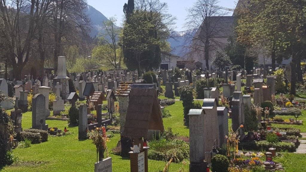 Grabvergabe per Los: Eine Frau aus Bayern hat für sich selbst und ihren Mann ein Grab im Friedhof von Berchtesgaden gewonnen. (Archivbild)