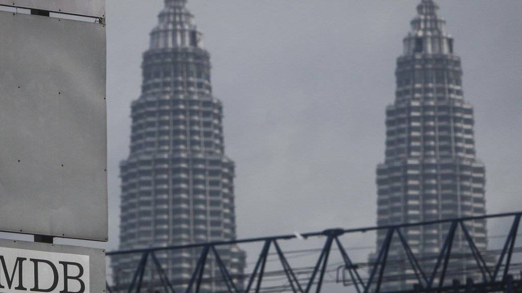 Der Korruptionsfall rund um den malaysischen Staatsfonds 1MDB zieht weitere Kreise - von Kuala Lumpur (auf dem Bild die Petronas Towers) bis in die Schweiz. (Symbolbild)