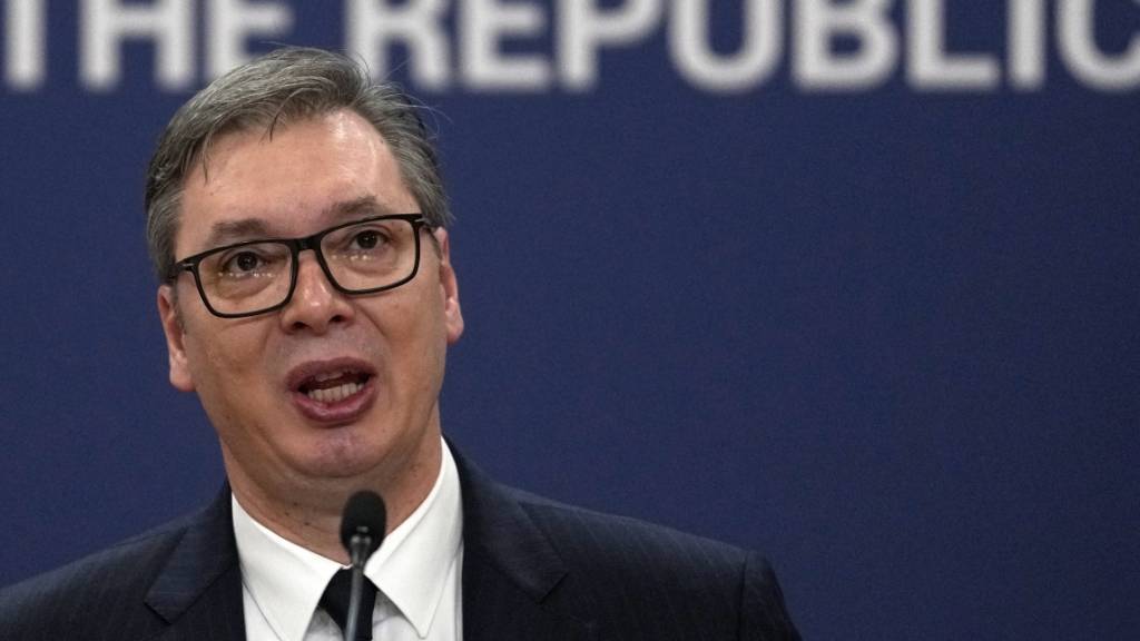 ARCHIV - Der serbische Präsident Aleksandar Vucic (Archivbild). Die USA haben ein «beispielloses» Aufgebot von serbischer Artillerie und Panzern an der Grenze zum Kosovo ausgemacht. Foto: Darko Vojinovic/AP/dpa