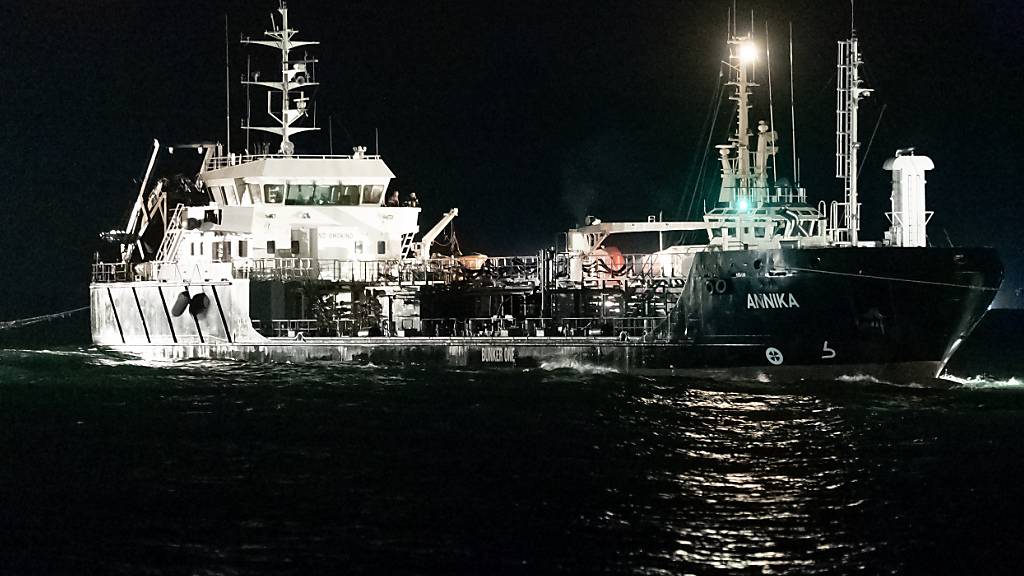 Das havarierte Tankschiff «Annika» wurde nach Rostock geschleppt. (Archivbild)