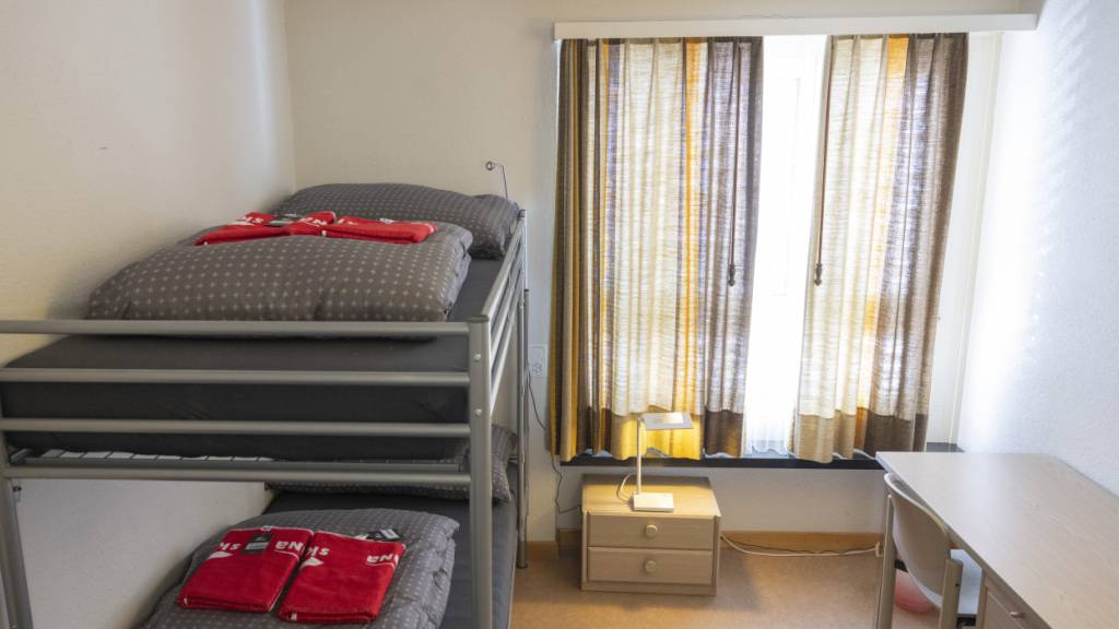 Zimmer in einer Asylunterkunft im Kanton Uri. Der Nationalrat will, dass drei Maghreb-Staaten und Ägypten asylrechtlich als sichere Herkunftsländer gelten. (Archivbild)
