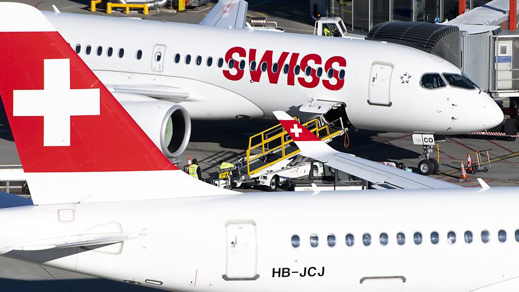 Die Kündigungswelle bei der Swiss fällt weniger hoch aus als befürchtet. Die Fluggesellschaft spricht 550 Kündigungen aus statt den ursprünglich geplanten 780. (Archivbild)