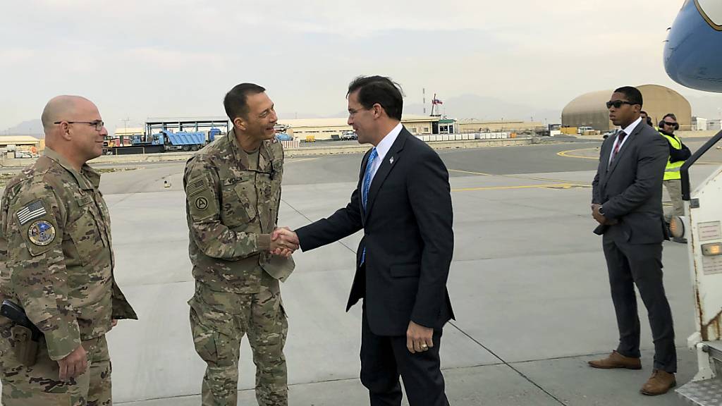 US-Verteidigungsminister Mark Esper wurde bei seiner Ankunft in Kabul von US-Soldaten begrüsst.