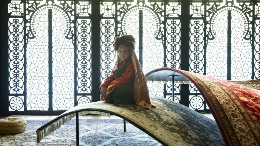 Im orientalischen Palast können Kinder Geschichten aus 1001 Nacht hören.