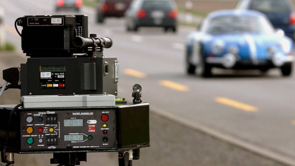 Bei mehreren Geschwindigkeitskontrollen wurde am Wochenende in Appenzell Ausserrhoden unter anderem ein Motorradfahrer erwischt, der innerorts mit Tempo 123 km/h unterwegs war. (Symbolbild)