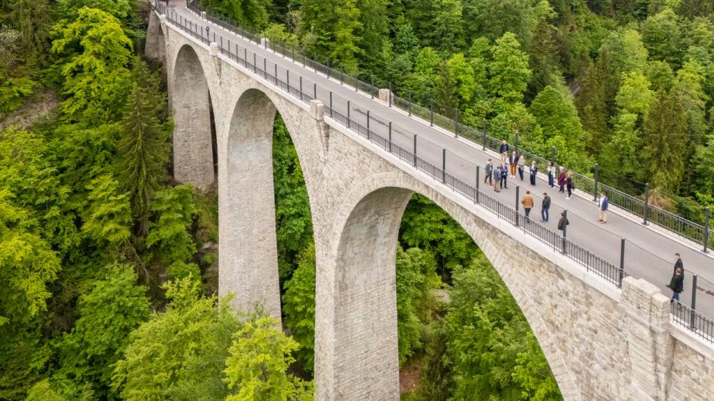 Die alte Lorzentobelbrücke wurde wieder dem Langsamverkehr übergeben.