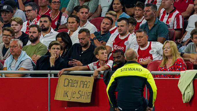 Ajax Amsterdam verbietet Fans Trikot-Plakate in Stadion