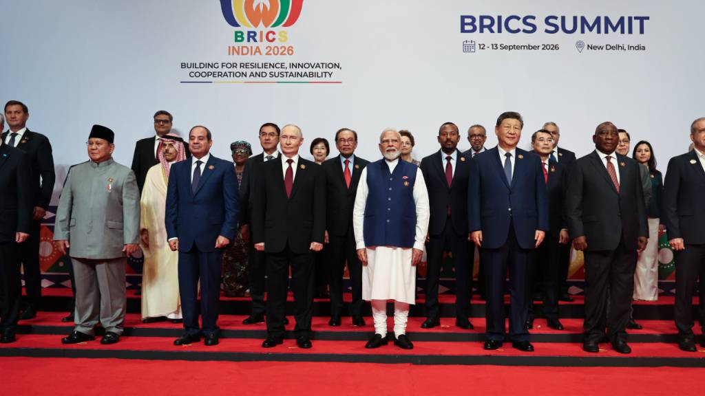 Teilnehmer des «BRICS Plus Outreach»-Formats posieren für ein Foto. Foto: Alexander Kazakov/Pool Sputnik Kremlin via AP/dpa