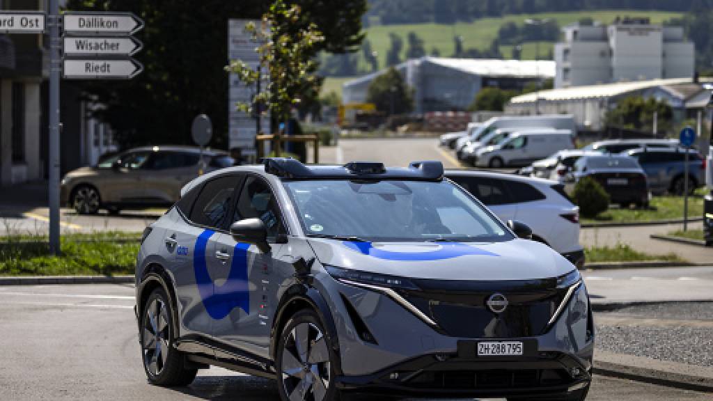 Beim geplanten Robotaxi von Uber in der Stadt Zürich gibt es Verzögerungen. Uber hat bisher gar kein Gesuch beim Bund eingereicht.