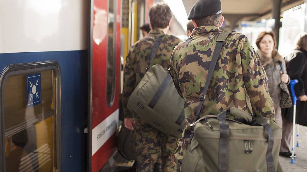 In manchen Regionen der Schweiz sind mehr junge Männer militärdiensttauglich als in anderen. Auch der Beruf spielt eine Rolle, wie eine neue Studie zeigt. (Symbolbild)