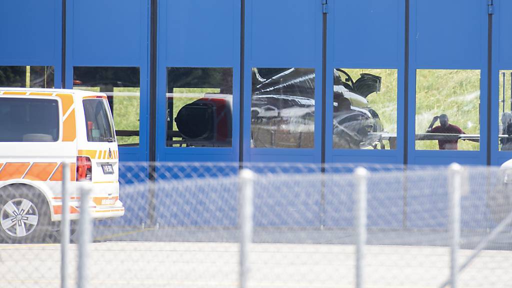Die Militärpolizei war im Juni auf dem Militärflugplatz in Emmen LU präsent, wo die Patrouille-Suisse-Flugzeuge nach dem Unfall in Zug landeten. (Archivbild)
