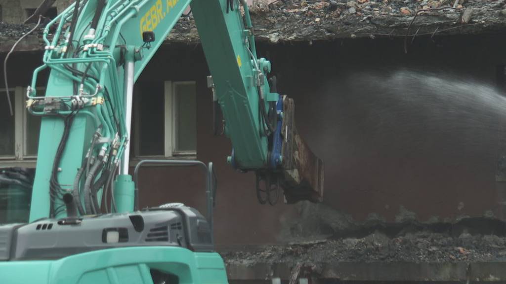 Nach Grossbrand: Ruine von ehemaligem Nobel-Hotel Acker in Wildhaus wird geräumt