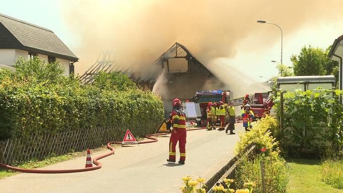 «Riesige Flammen»: Grosseinsatz wegen Brand in Dintikon – Bund gibt Entwarnung