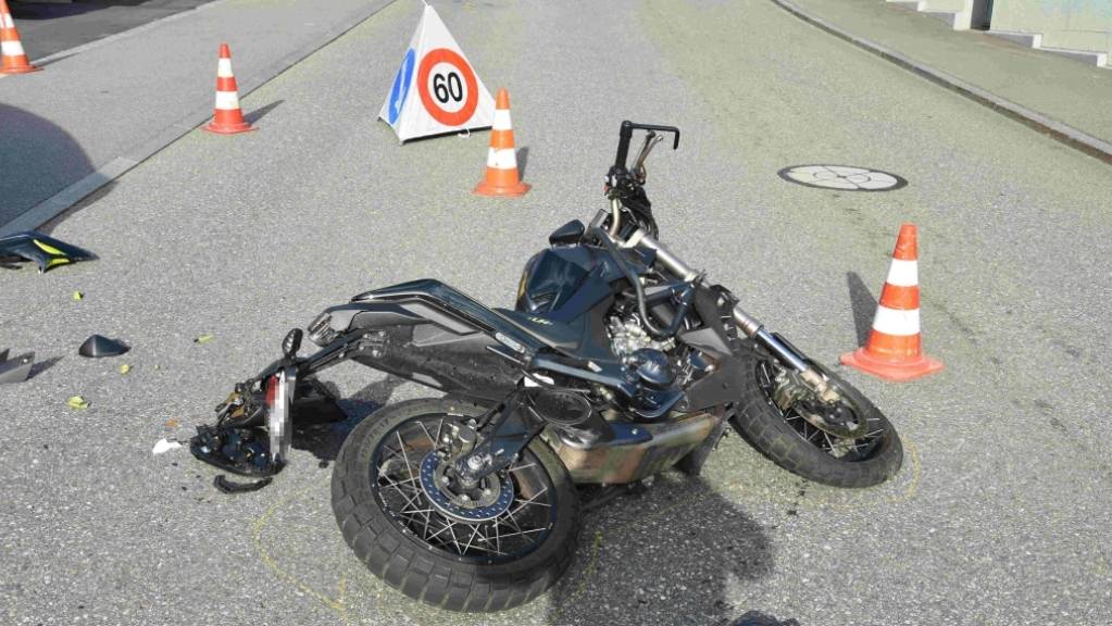 Bei einem Unfall in Amden ist ein 16-jähriger Motorradfahrer unbestimmt verletzt worden.