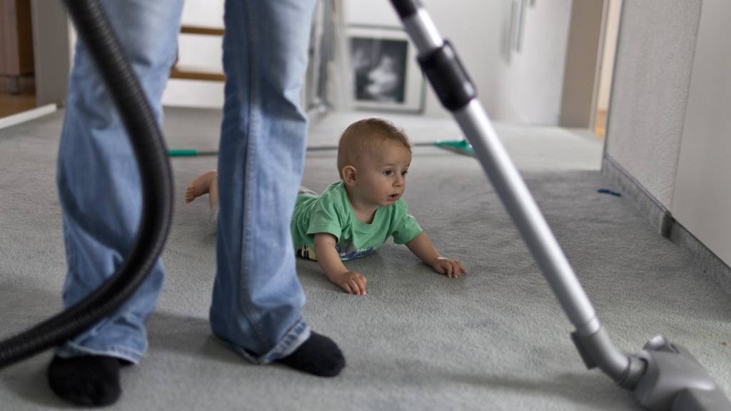 Der Nationalrat will die Adoption von Stiefkindern erleichtern. Das ist im Interesse von gleichgeschlechtlichen Paaren. (Themenbild)