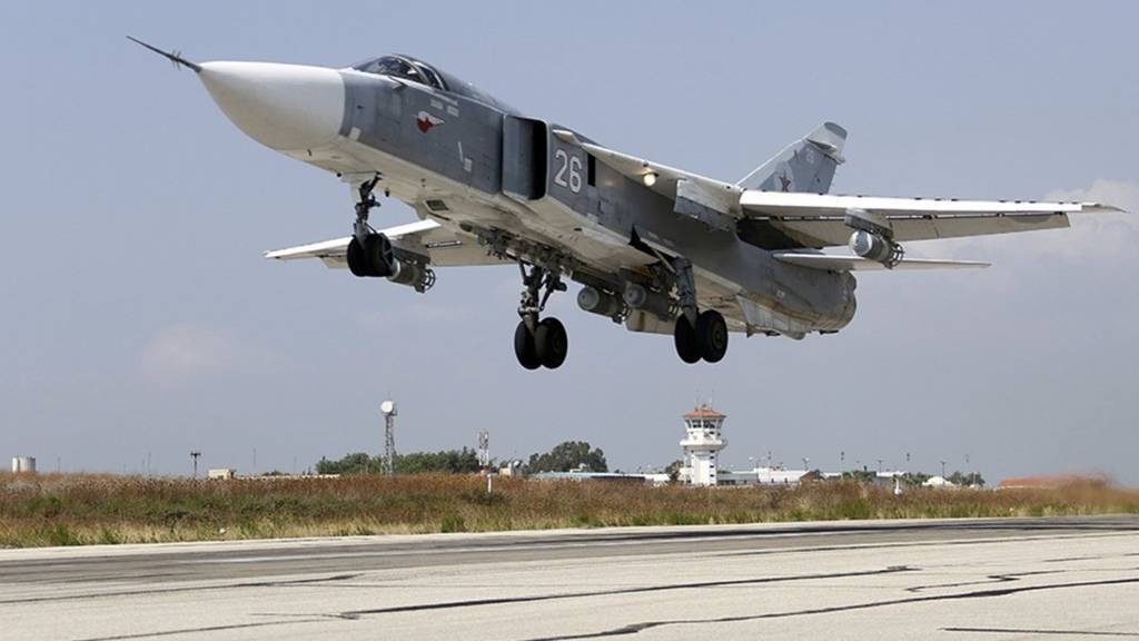 Ein russischer Kampfjet hebt von einer syrischen Luftbasis ab. (Bild: Pressedienst des russischen Verteidigungsministeriums/AP/KEYSTONE)