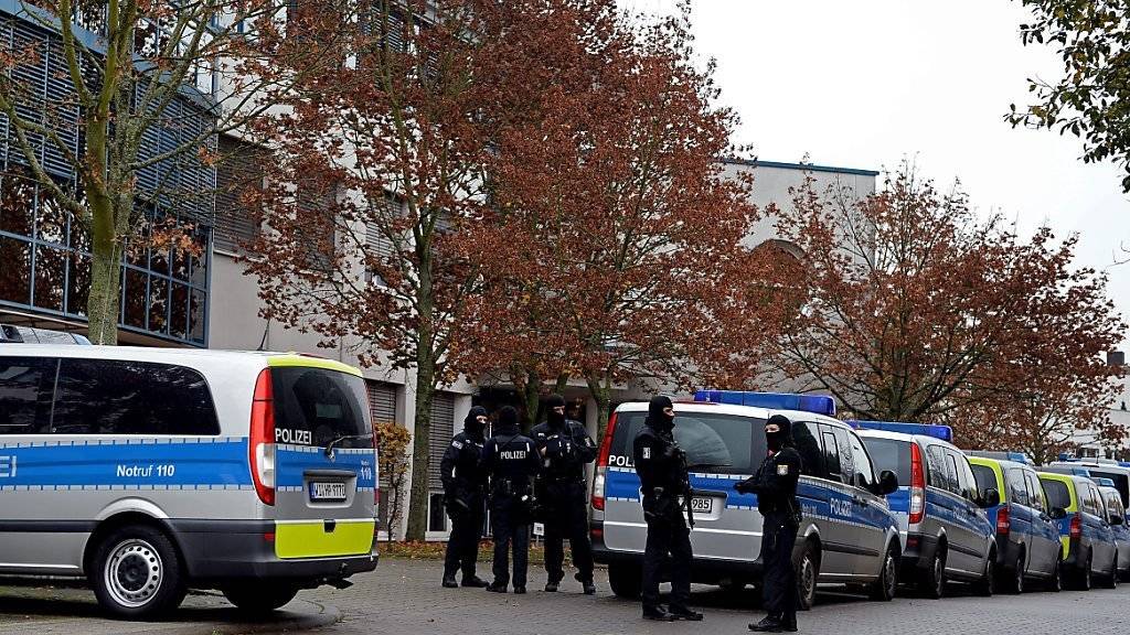 In Deutschland laufen Razzien gegen mutmassliche Unterstützer der Terrormiliz Islamischer Staat. (Symbolbild)
