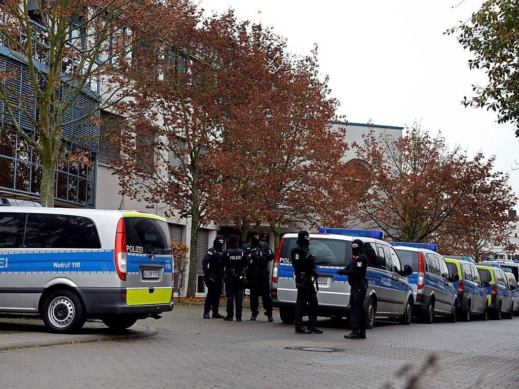 In Deutschland laufen Razzien gegen mutmassliche Unterstützer der Terrormiliz Islamischer Staat. (Symbolbild)