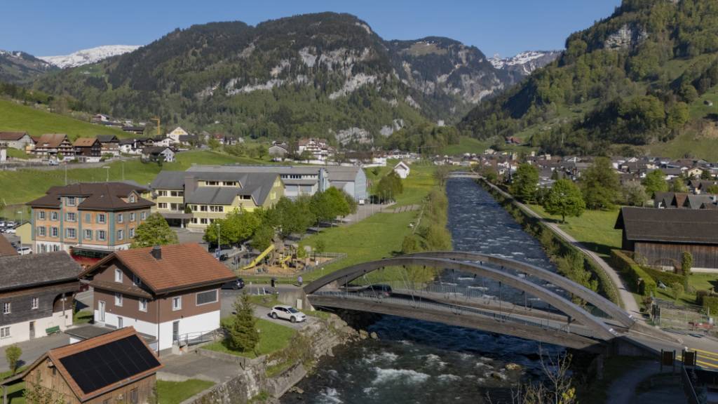Aus Schwyzer Gewässern wie der Muota darf Wasser nur noch für die Bewässerung von landwirtschaftlichen Spezialkulturen entnommen werden. (Archivaufnahme)