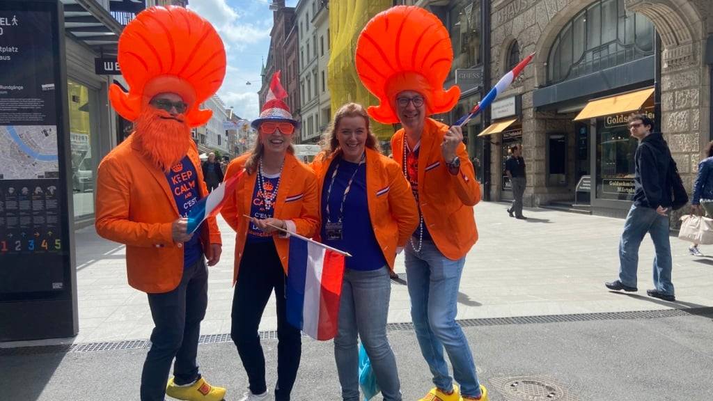 Unverkennbar ein Fan-Grüppchen aus Holland.