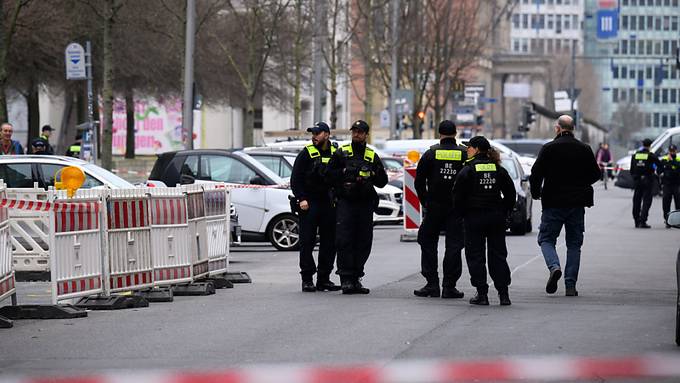 Mann (44) nahe dem Checkpoint Charlie in Berlin erschossen