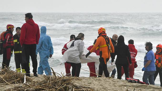 Opferzahl steigt nach Bootsunglück auf 59 Menschen