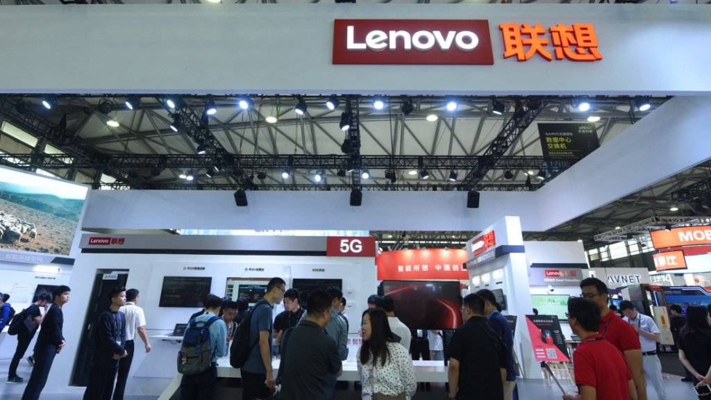 Lenovo profitiert davon, dass in den USA mit Blick auf drohende Schutzzölle derzeit mehr PCs verkauft werden. Im Bild: Stand von Lenovo am Mobile World Congress in Shanghai im Juni dieses Jahres.