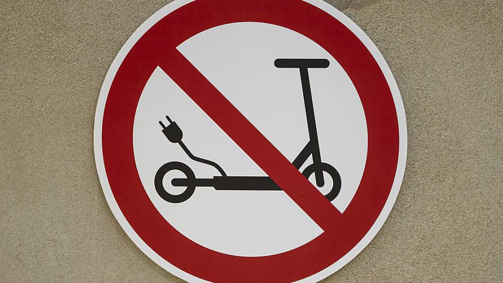 E-Scooter sind nicht überall willkommen: Der Winterthurer Stadtrat verschärft die Regeln für Verleihfirmen. (Symbolbild)