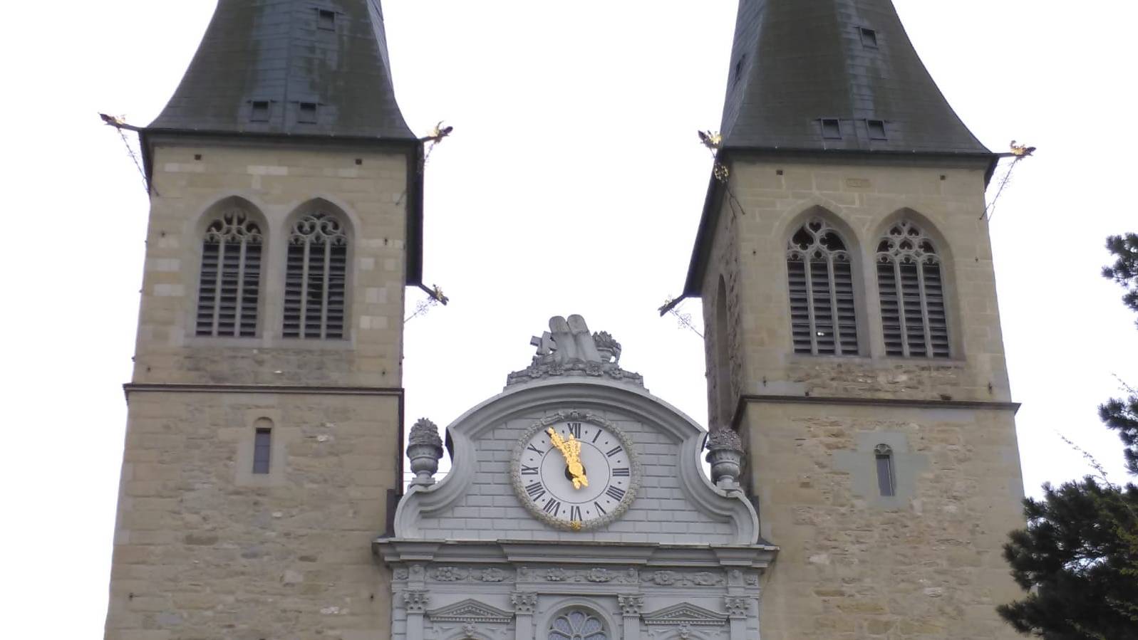 Die Hofkirche in der Stadt Luzern