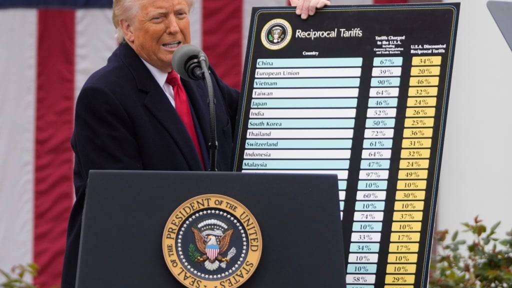 US-Präsident Donald Trump hatte Anfang April Zusatzölle auf Einfuhren in die Vereinigten Staaten verhängt. Wenige Tage später setzte er diese aber für fast alle Staaten für 90 Tage aus.  Am 9. Juli läuft diese Frist aus. (Archivbild)