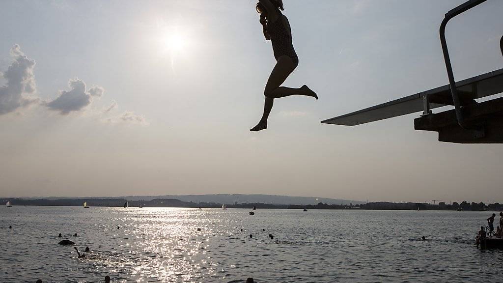 Pünktlich zum Auftakt der Badesaison gibt die EU jedes Jahr ihren Badegewässer-Bericht heraus. In Schweizer Seen und Flüssen kann bedenkenlos gebadet werden. (Archivbild)