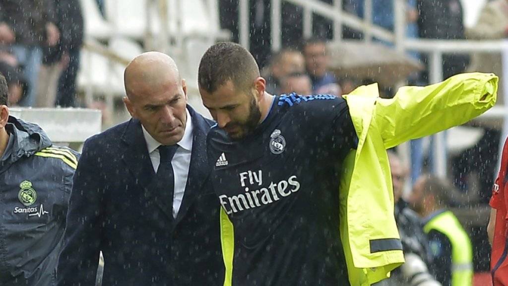 Real-Coach Zinedine Zidane muss im Rückspiel des Champions-League-Halbfinals gegen Manchester City vom kommenden Mittwoch wohl auf Karim Benzema verzichten