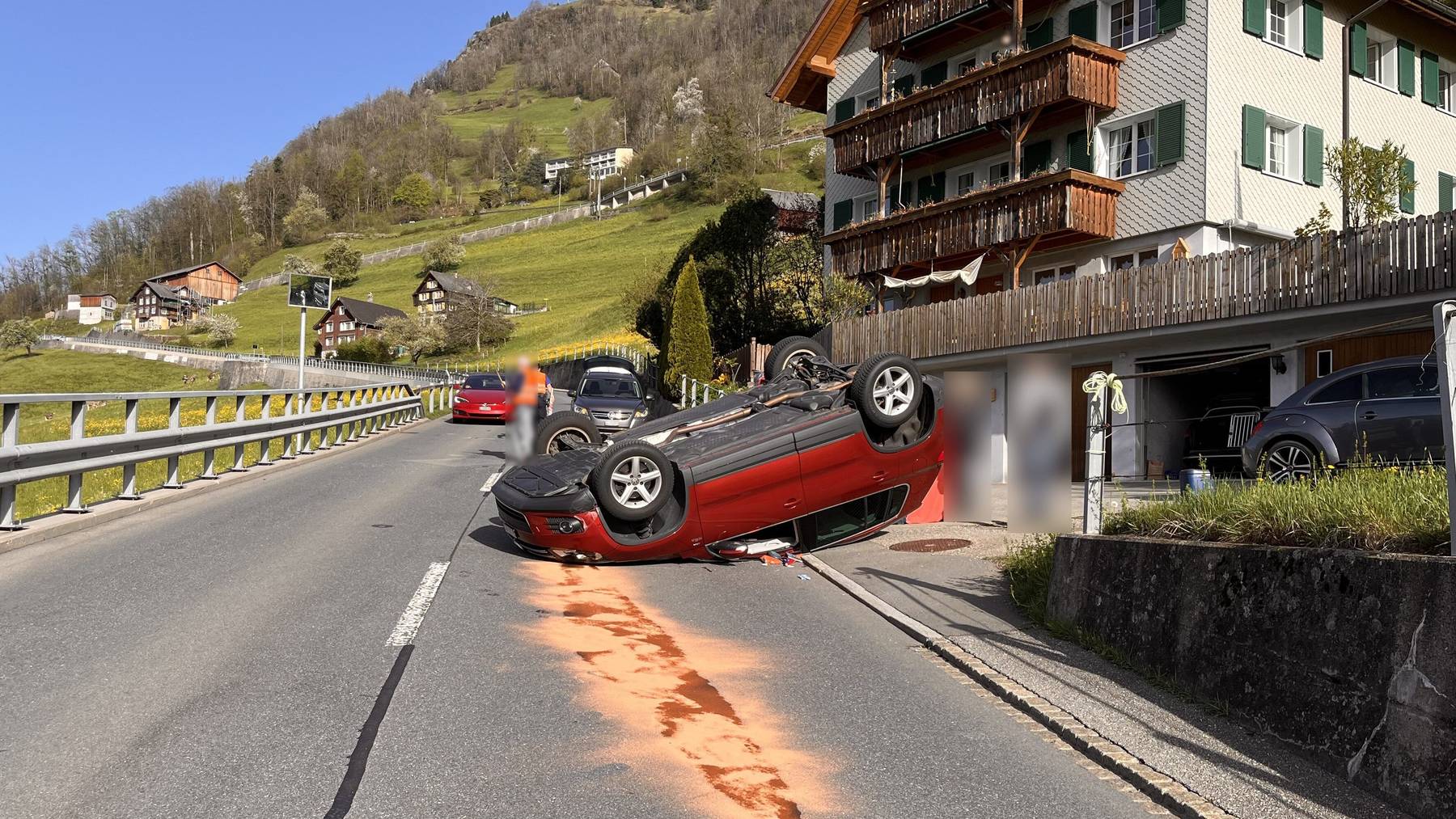 Die Fahrerin verletzte sich beim Unfall leicht. 