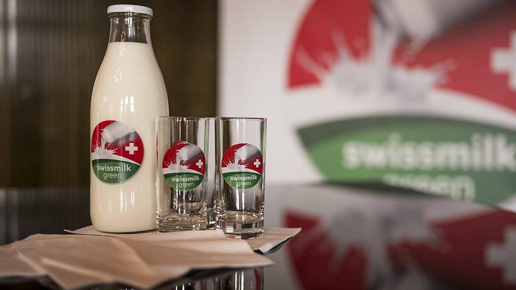 Das neue Label «swissmilk green» soll die Qualität von Schweizer Milch hervorheben.