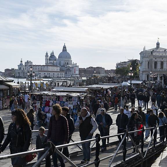 Auftakt missglückt: Fünf-Euro-Gebühr in Venedig sorgt für Chaos