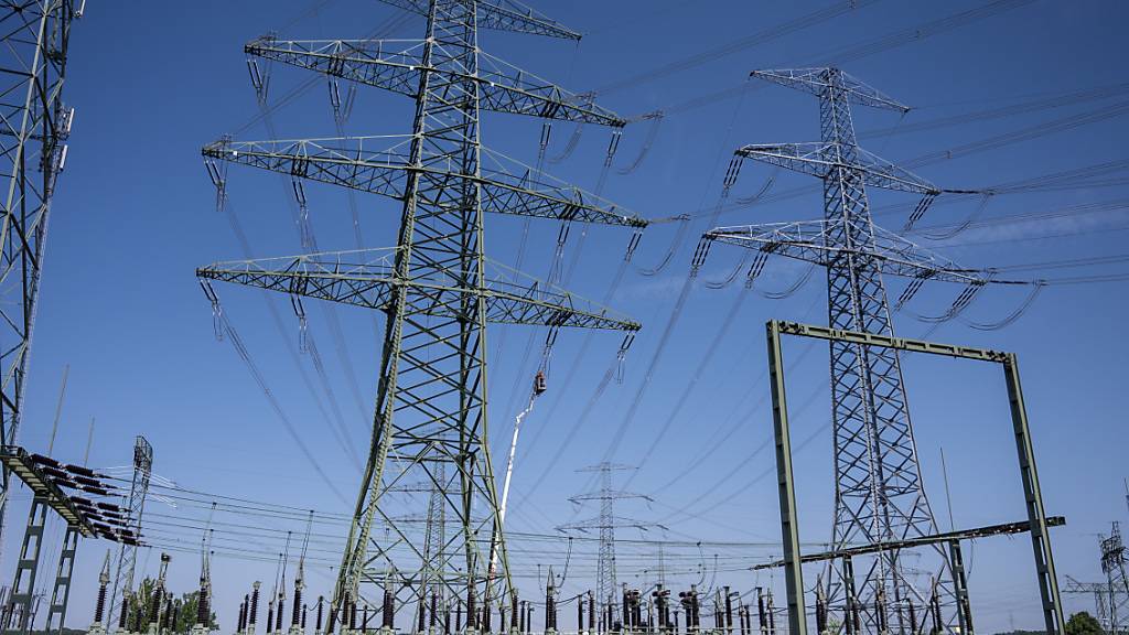 Die Berner Regierung muss in einer Strategie darlegen, wie die Stromversorgung auch bei einem allfälligen Elektrizitätsmangel funktionieren kann. (Archivbild)
